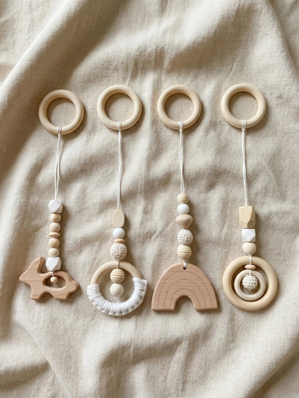 Jouets d'éveil en bois colorés