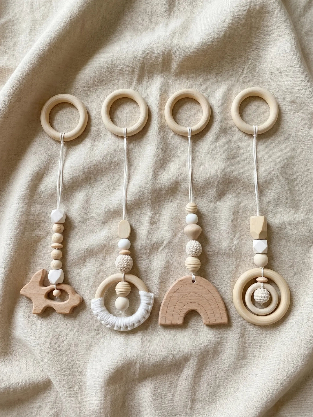 Jouets d'éveil en bois colorés