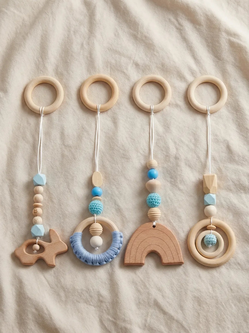 Jouets d'éveil en bois colorés