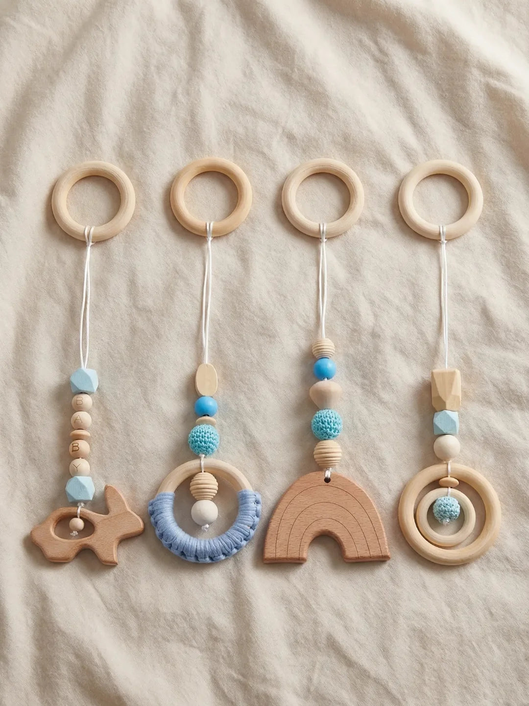 Jouets d'éveil en bois colorés