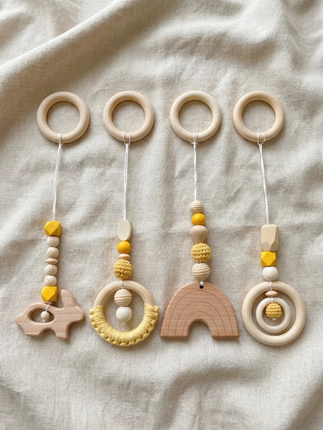 Jouets d'éveil en bois colorés