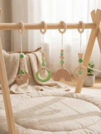 Jouets d'éveil en bois colorés