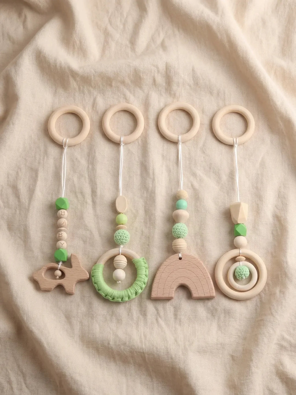 Jouets d'éveil en bois colorés