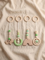 Jouets d'éveil en bois colorés