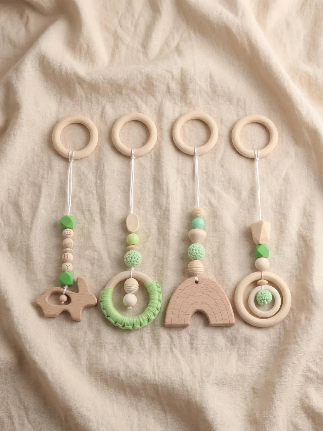 Jouets d'éveil en bois colorés